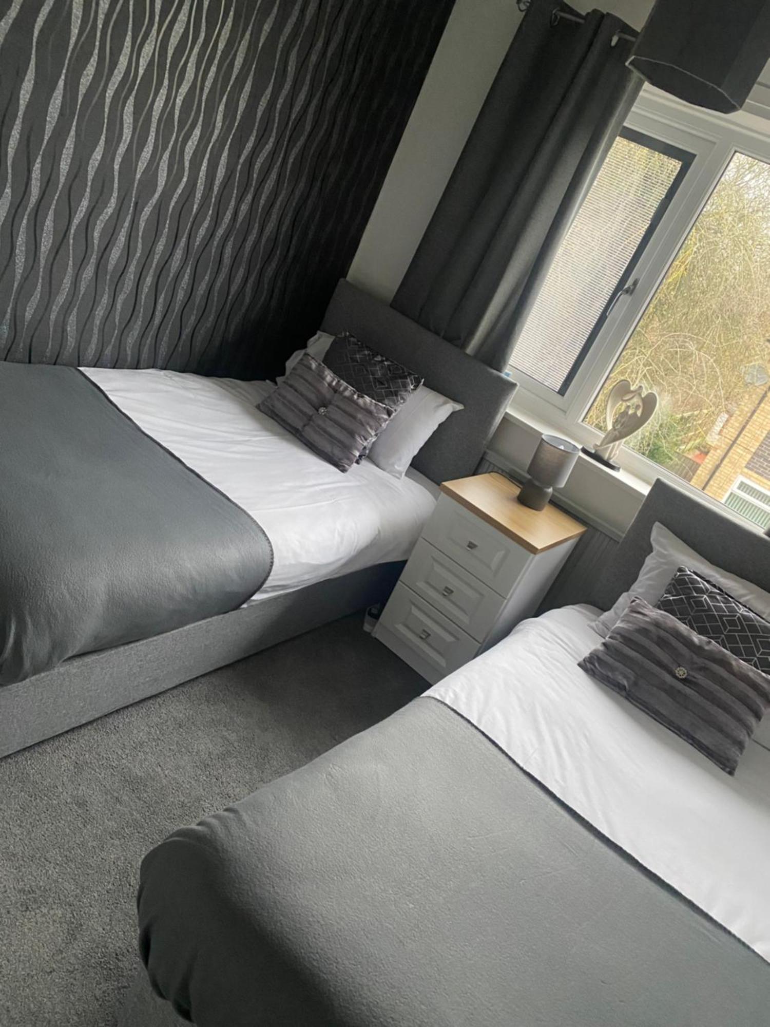 The Brook House - Spacious 3 Bed Home From Home In Burton Exterior foto