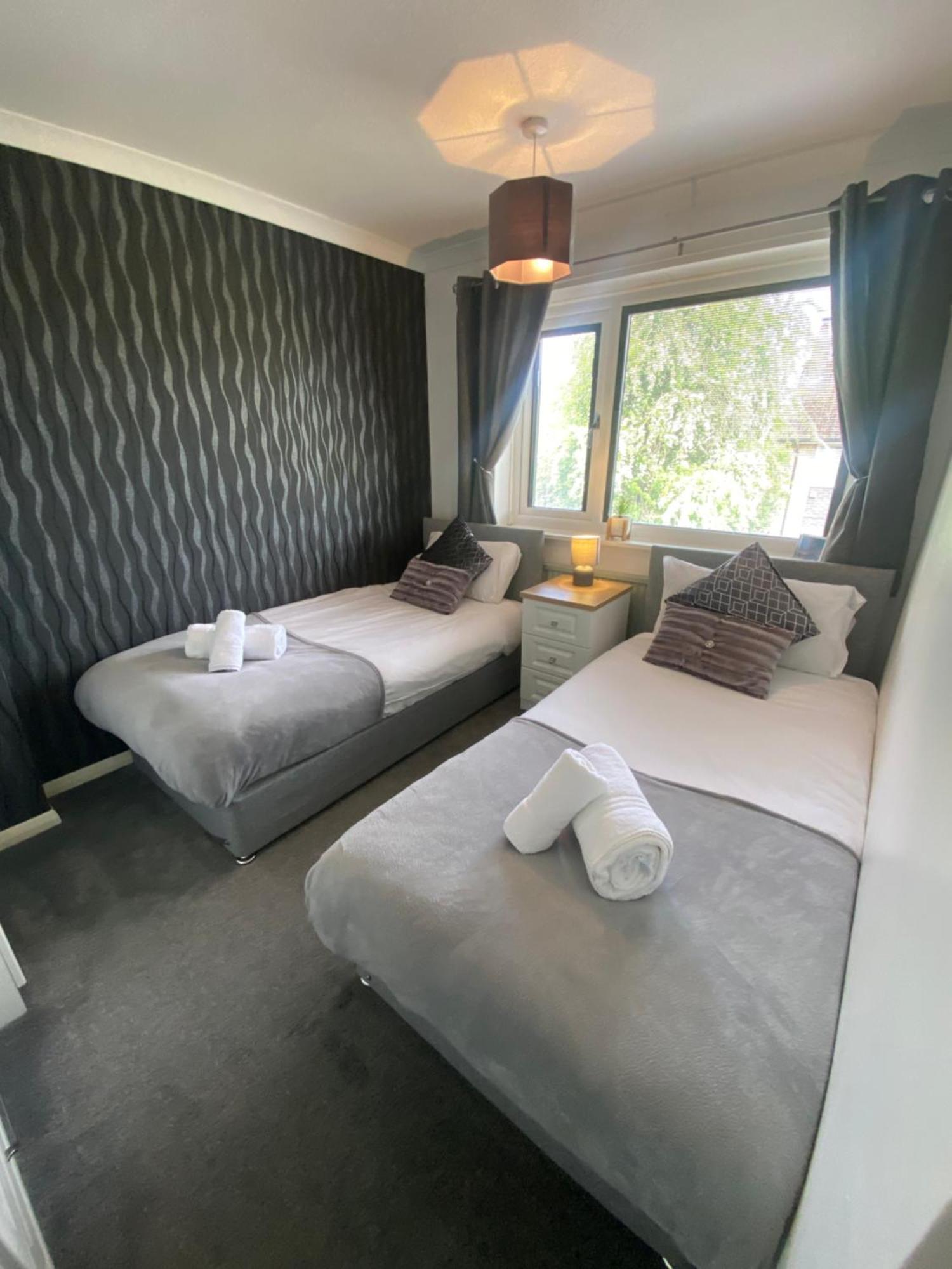 The Brook House - Spacious 3 Bed Home From Home In Burton Exterior foto
