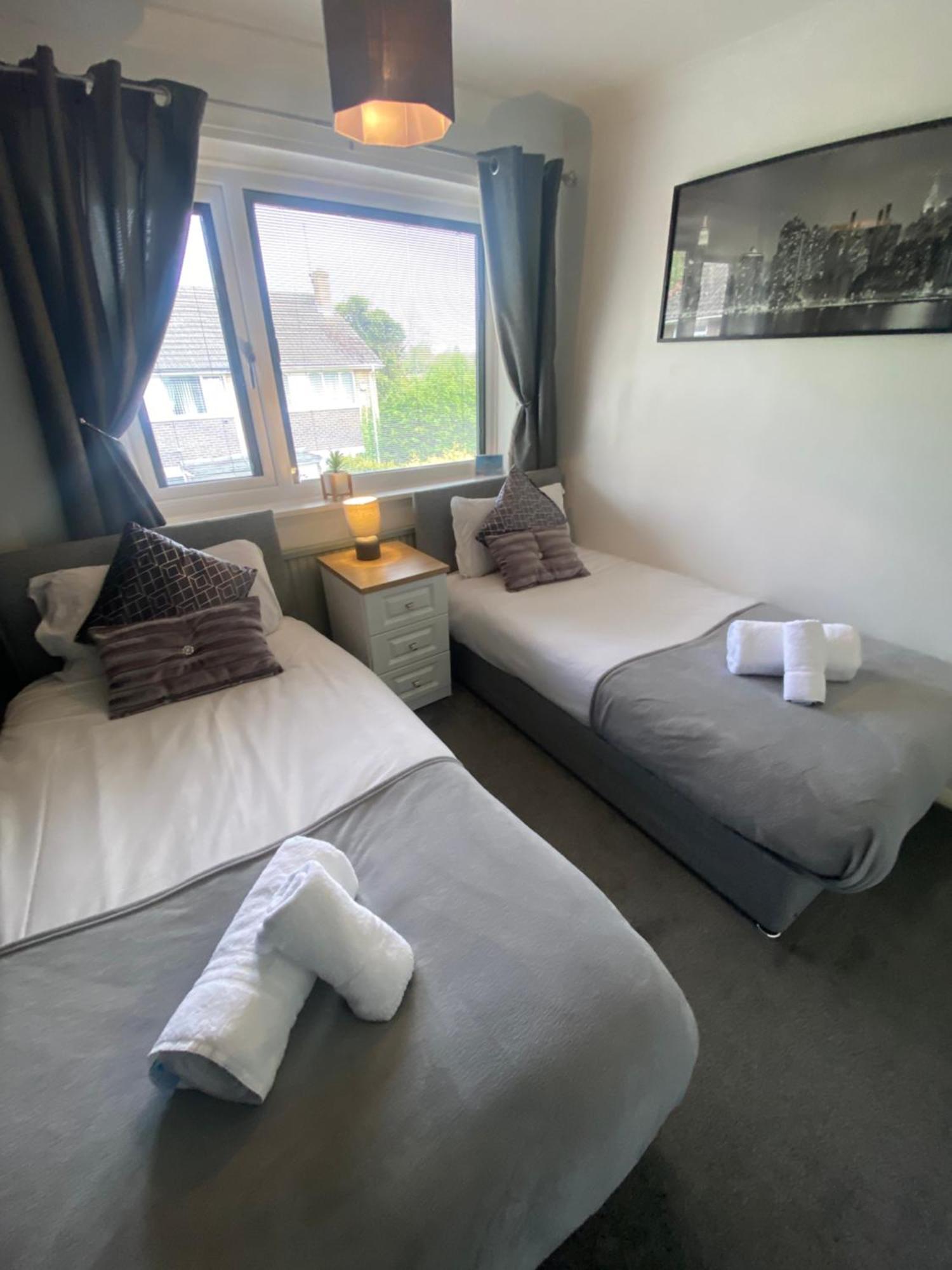 The Brook House - Spacious 3 Bed Home From Home In Burton Exterior foto