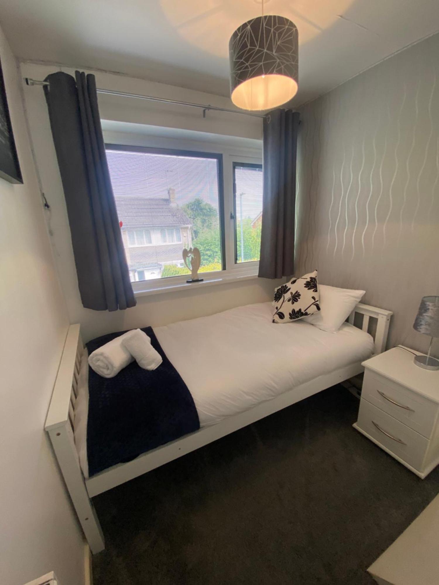 The Brook House - Spacious 3 Bed Home From Home In Burton Exterior foto